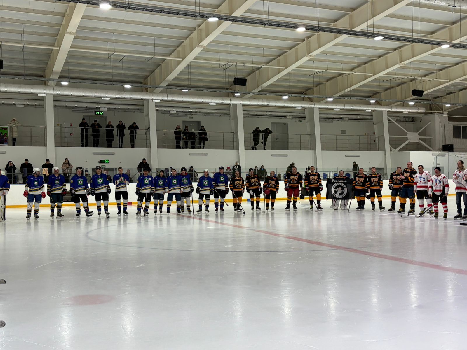 В городе Дятьково состоялось торжественное открытие городского турнира по хоккею с шайбой, посвящённого Дню Героев Отечества В городе Дятьково состоялось торжественное открытие городского турнира по хоккею с шайбой, посвящённого Дню Героев Отечества