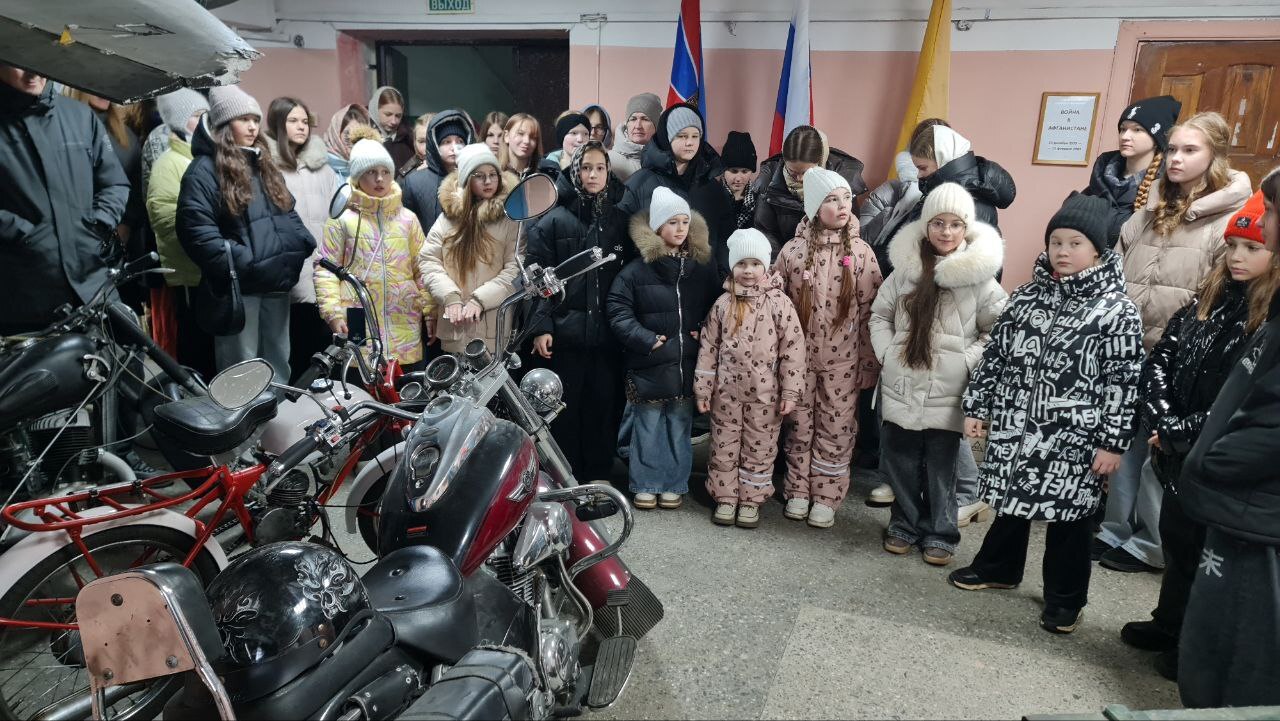 14 декабря танцевальный коллектив «Акварель» Центра детского творчества посетил музей «Рубеж -32» 14 декабря танцевальный коллектив «Акварель» Центра детского творчества посетил музей «Рубеж -32»