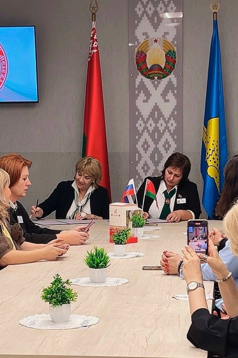 12 декабря 2025 года по приглашению директора гимназии №36 г.Гомель Беридзе Елены Алексеевны в составе директора школы, депутата Клинцовского городского совета народных депутатов Харченко Татьяны Александровны, начальника... 12 декабря 2025 года по приглашению директора гимназии №36 г.Гомель Беридзе Елены Алексеевны в составе директора школы, депутата Клинцовского городского совета народных депутатов Харченко Татьяны Александровны, начальника...