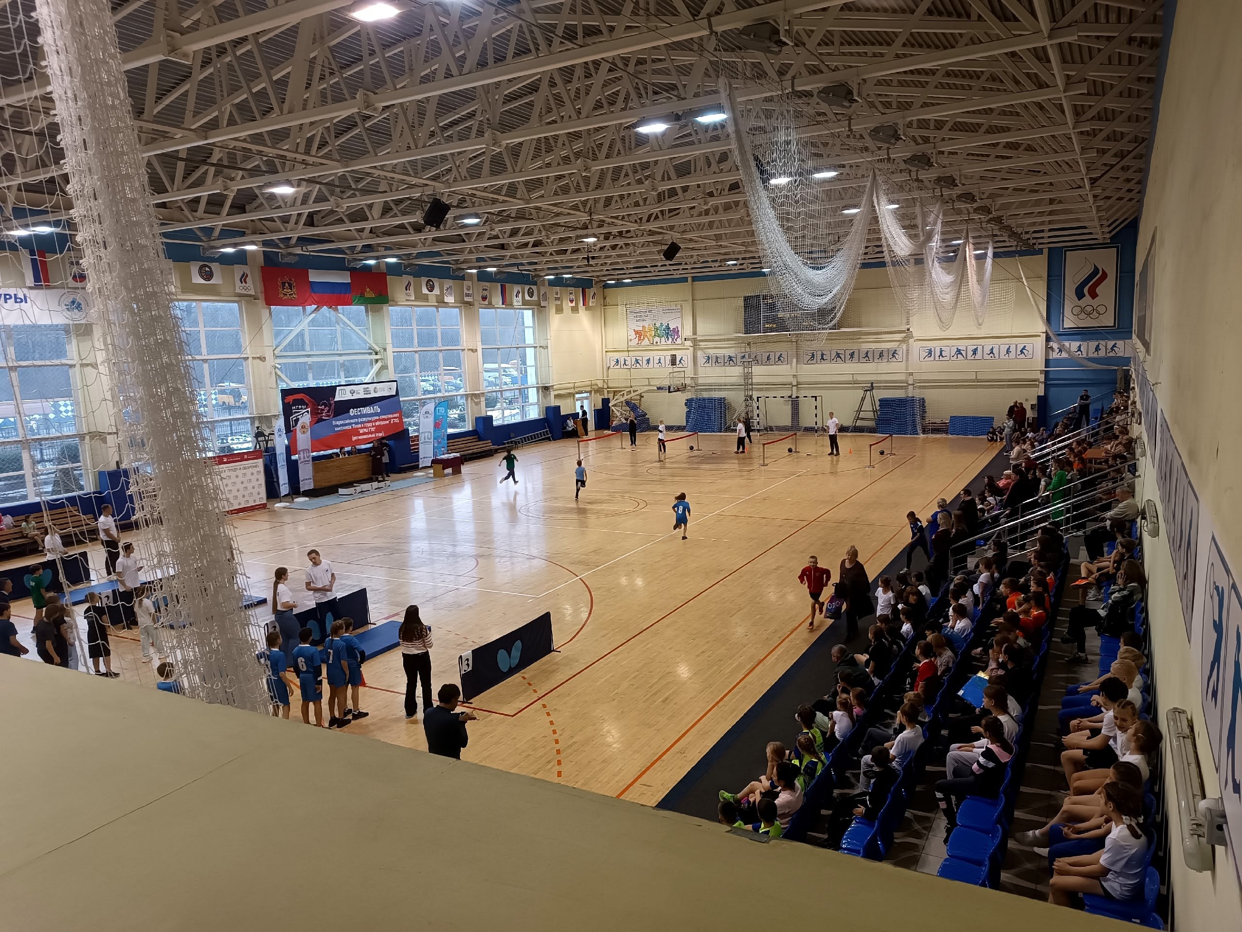 11 декабря в стенах Спортивно-оздоровительного комплекса «Брянск» 26 муниципальных команд, состоящих из участников возраста 9-12 лет, сразились в региональном Фестивале ВФСК ГТО «Игры ГТО – дети» 11 декабря в стенах Спортивно-оздоровительного комплекса «Брянск» 26 муниципальных команд, состоящих из участников возраста 9-12 лет, сразились в региональном Фестивале ВФСК ГТО «Игры ГТО – дети»