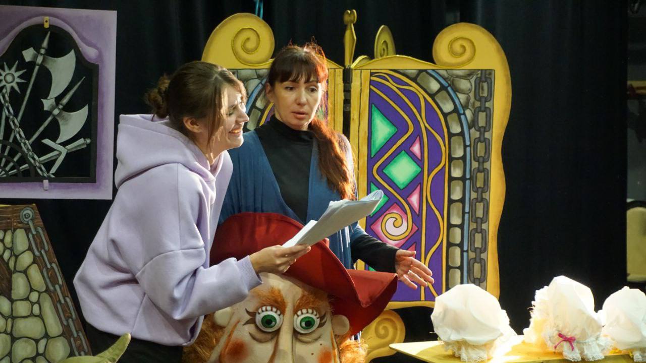 Брянский областной театр кукол делиться с нами яркими моментами репетиций предостоящей премьеры спектакля «Мальчик-с-пальчик» Брянский областной театр кукол делиться с нами яркими моментами репетиций предостоящей премьеры спектакля «Мальчик-с-пальчик»