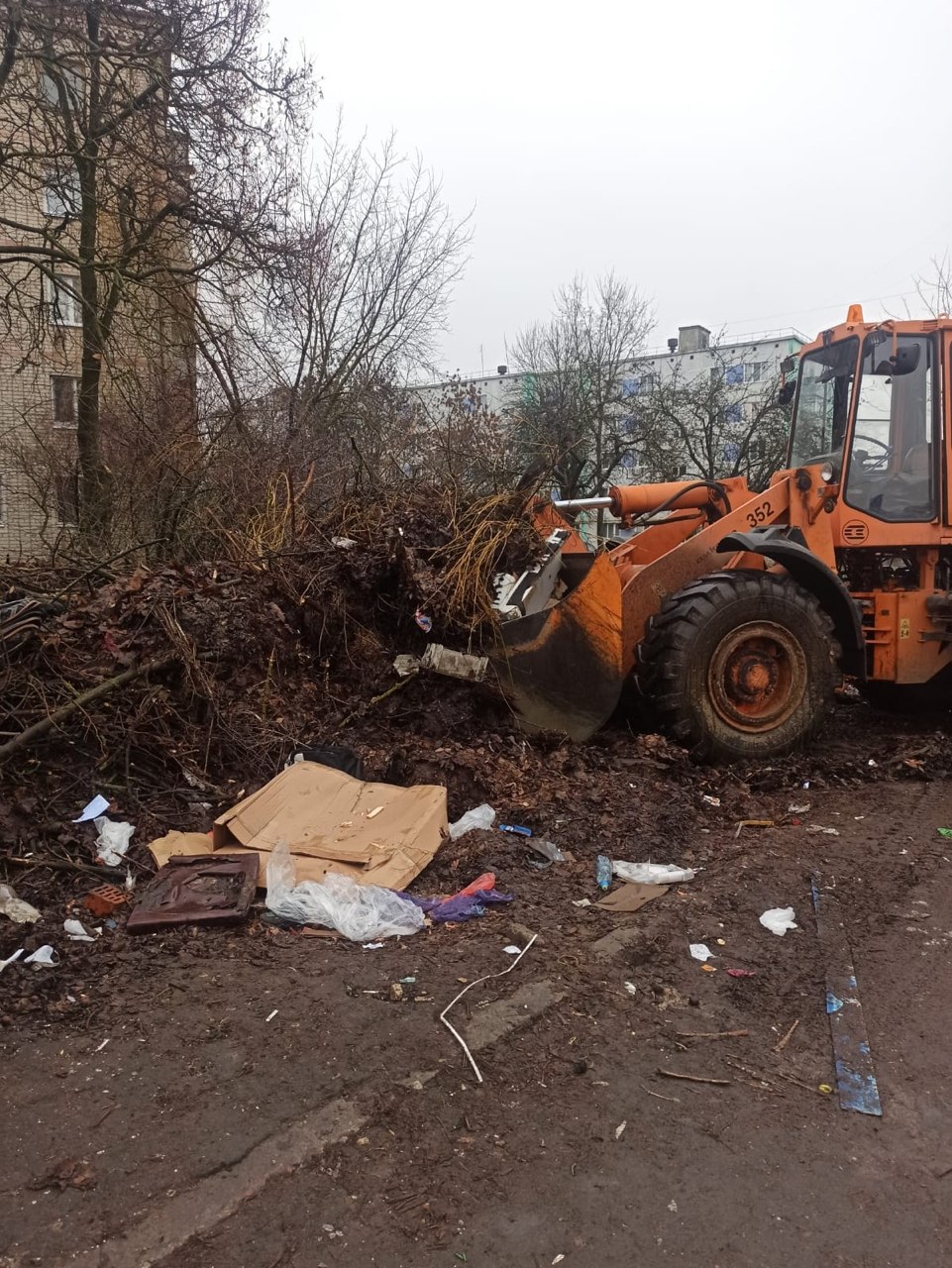 Вывоз веток и сучьев по ул. Союзная д. 88 Вывоз веток и сучьев по ул. Союзная д. 88