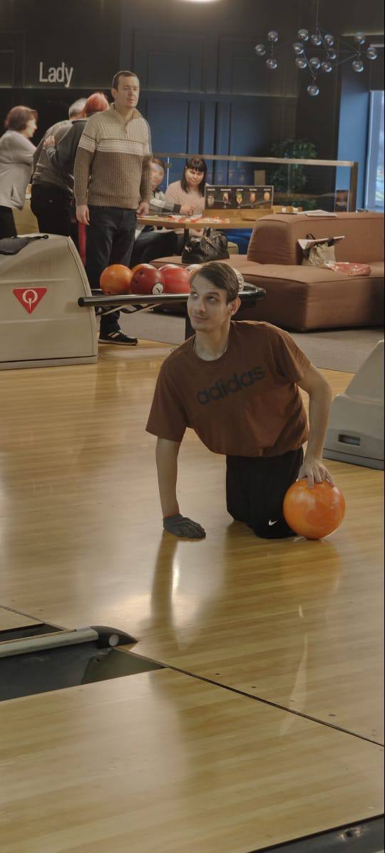 Вот действительно, где азартно и весело можно провести время - так это играя в боулинг! По приглашению Брянской областной организации ВОИ, в рамках декады инвалидов, команда Дарковичского дома-интерната приняла участие в... Вот действительно, где азартно и весело можно провести время - так это играя в боулинг! По приглашению Брянской областной организации ВОИ, в рамках декады инвалидов, команда Дарковичского дома-интерната приняла участие в...