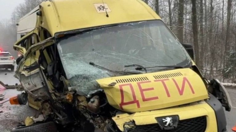 В Брянской области в жутком ДТП со школьным автобусом пострадали более 20 человек