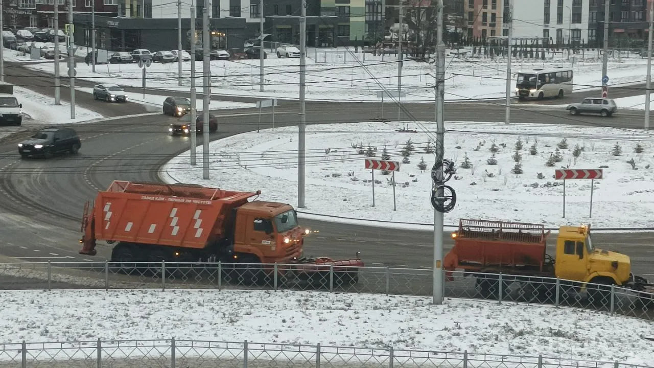 В Брянске ведут уборку улиц и в снегопады, и в периоды оттепели В Брянске ведут уборку улиц и в снегопады, и в периоды оттепели