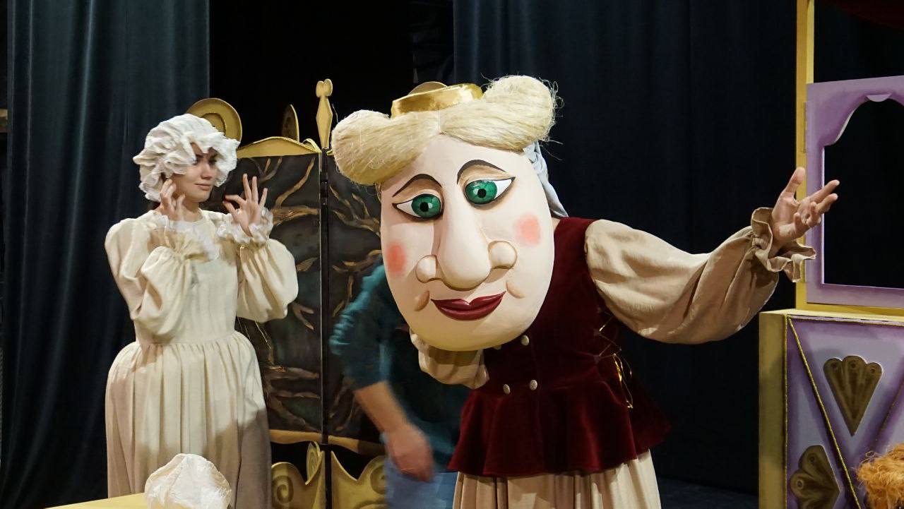 Брянский областной театр кукол делиться с нами яркими моментами репетиций предостоящей премьеры спектакля «Мальчик-с-пальчик»