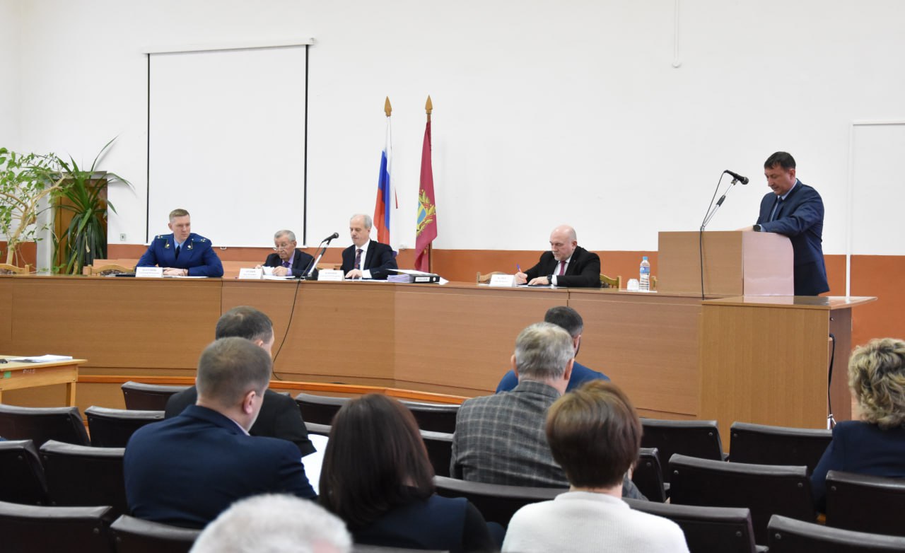 Павел Валяев: Принял участие в очередном заседании Дятьковского районного Совета народных депутатов