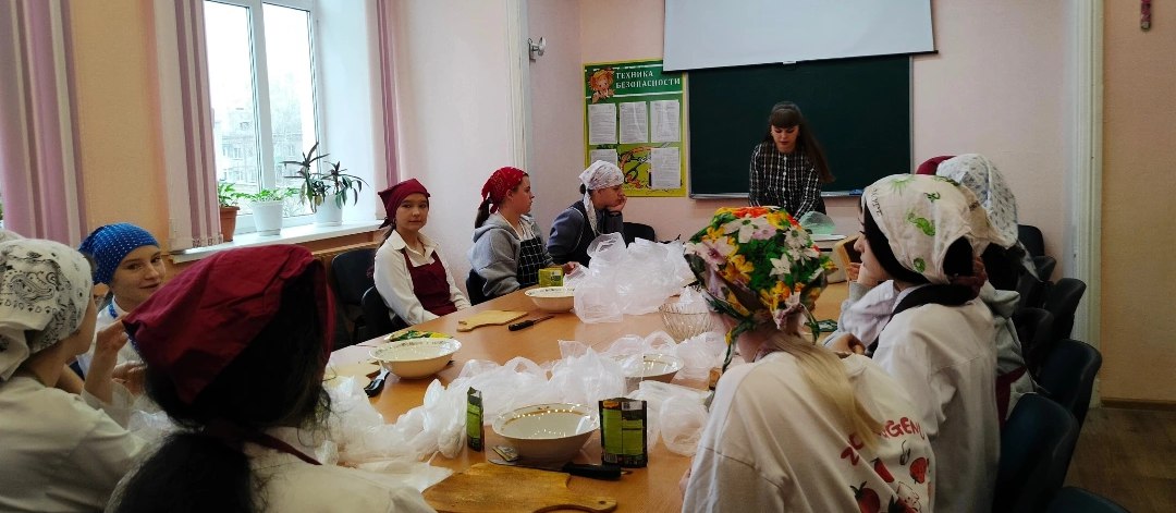 По благословению епископа Клинцовского и Трубчевского Владимира руководитель штаба «К ПОБЕДЕ ВМЕСТЕ» Клинцовской епархии Мария Витальевна Лобач посетила муниципальную бюджетную общеобразовательную школу № 8 г. Клинцы, где... По благословению епископа Клинцовского и Трубчевского Владимира руководитель штаба «К ПОБЕДЕ ВМЕСТЕ» Клинцовской епархии Мария Витальевна Лобач посетила муниципальную бюджетную общеобразовательную школу № 8 г. Клинцы, где...