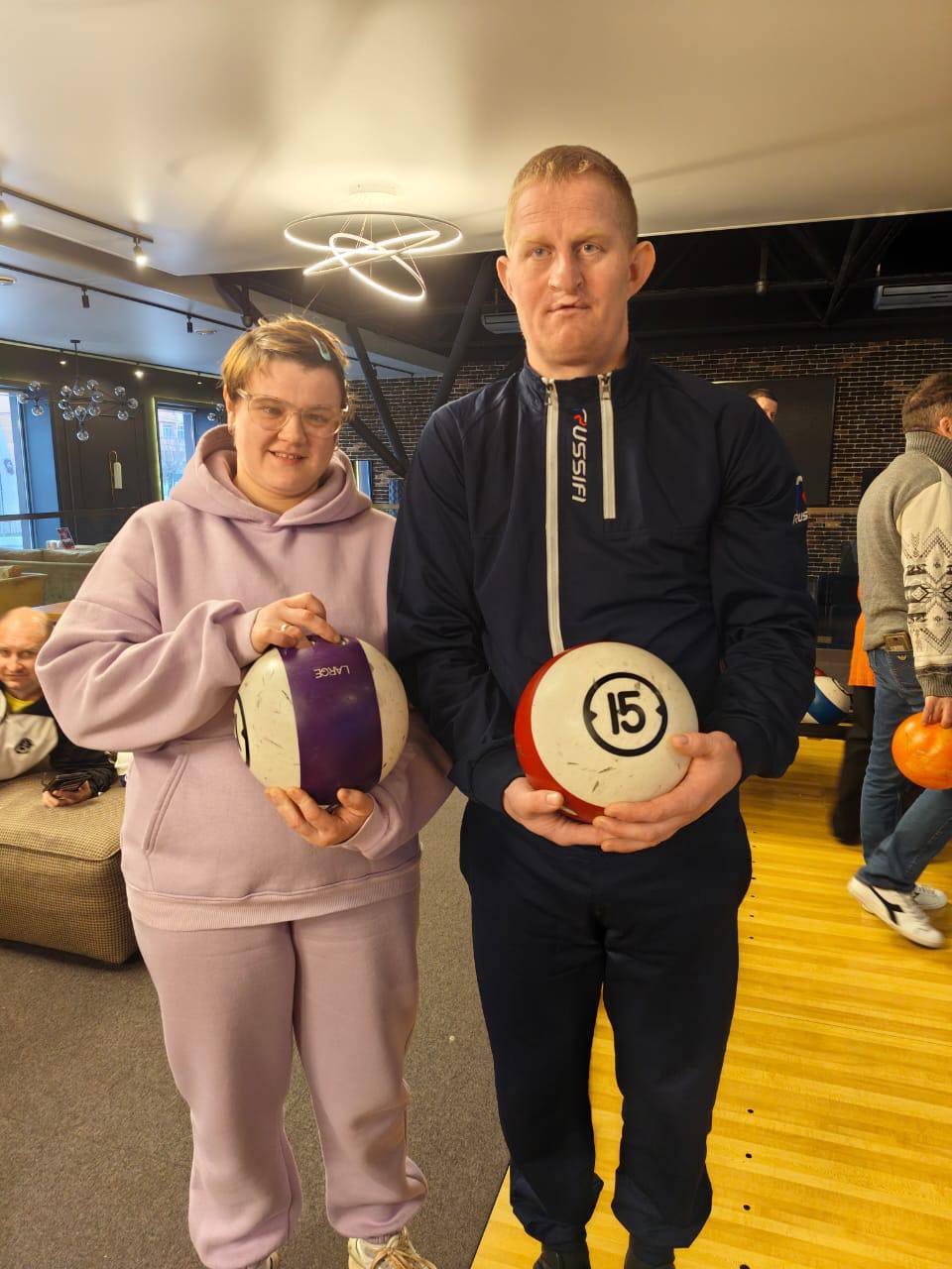 Вот действительно, где азартно и весело можно провести время - так это играя в боулинг! По приглашению Брянской областной организации ВОИ, в рамках декады инвалидов, команда Дарковичского дома-интерната приняла участие в... Вот действительно, где азартно и весело можно провести время - так это играя в боулинг! По приглашению Брянской областной организации ВОИ, в рамках декады инвалидов, команда Дарковичского дома-интерната приняла участие в...