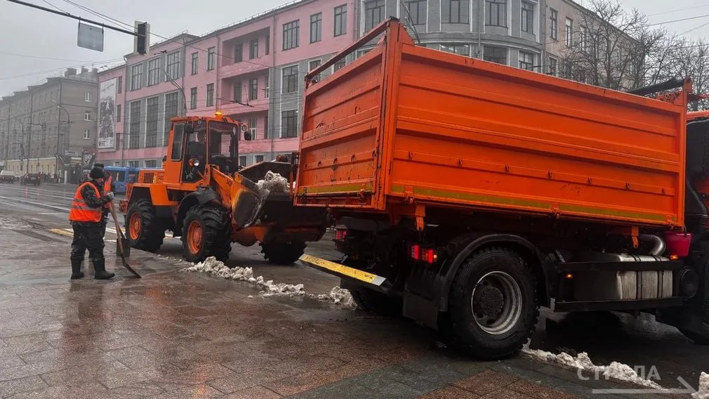 В Брянске ведут уборку улиц и в снегопады, и в периоды оттепели