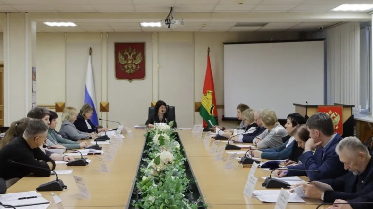 В Брянске за год провели 10 ярмарок вакансий в рамках программы занятости