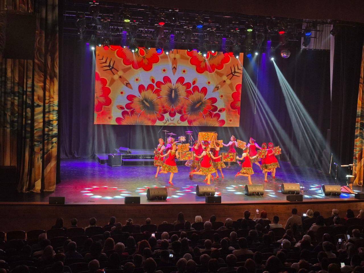 "Марафон Добрых дел"!. 13 декабря на сцене к/з «Дружба» состоялся четвёртый ежегодный благотворительный концерт «Добрая музыка – помощь детям», в поддержку акции «Новогоднее чудо» Брянского отделения Общероссийского... "Марафон Добрых дел"!. 13 декабря на сцене к/з «Дружба» состоялся четвёртый ежегодный благотворительный концерт «Добрая музыка – помощь детям», в поддержку акции «Новогоднее чудо» Брянского отделения Общероссийского...