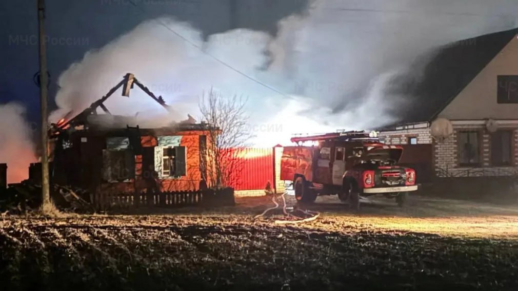 Накануне случился пожар в жилом доме на улице Железнодорожная в поселке Вышков Злынковского района Брянской области