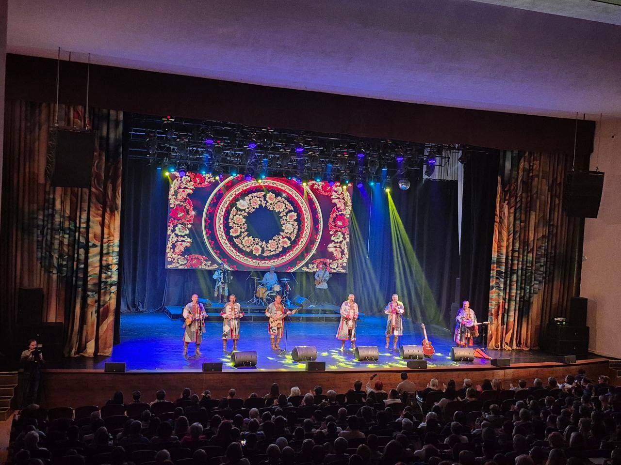 "Марафон Добрых дел"!. 13 декабря на сцене к/з «Дружба» состоялся четвёртый ежегодный благотворительный концерт «Добрая музыка – помощь детям», в поддержку акции «Новогоднее чудо» Брянского отделения Общероссийского... "Марафон Добрых дел"!. 13 декабря на сцене к/з «Дружба» состоялся четвёртый ежегодный благотворительный концерт «Добрая музыка – помощь детям», в поддержку акции «Новогоднее чудо» Брянского отделения Общероссийского...