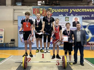 В городе Дятьково прошли соревнования по тяжелой атлетике