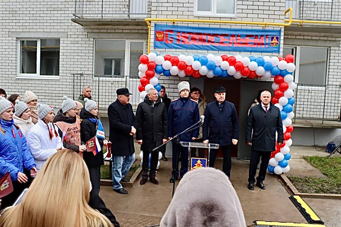 По доброй предновогодней традиции детисироты и дети, оставшиеся без попечения родителей, получили ключи от собственных квартир!