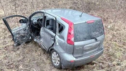 Под Погаром пожилая автомобилистка врезалась в «Ниссан» на скользкой дороге