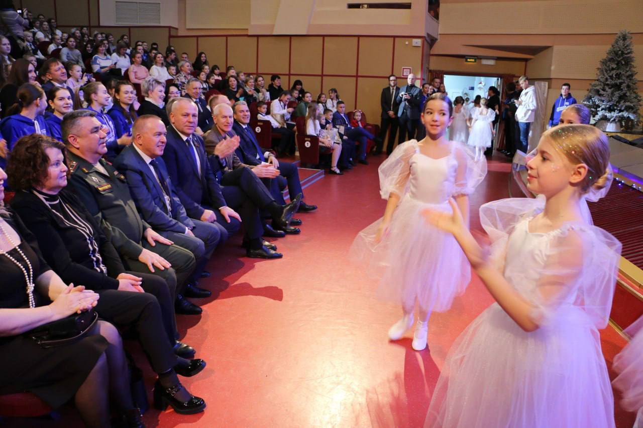 В Брянске наградили участников акции «Тепло маленьких рук» для военнослужащих В Брянске наградили участников акции «Тепло маленьких рук» для военнослужащих