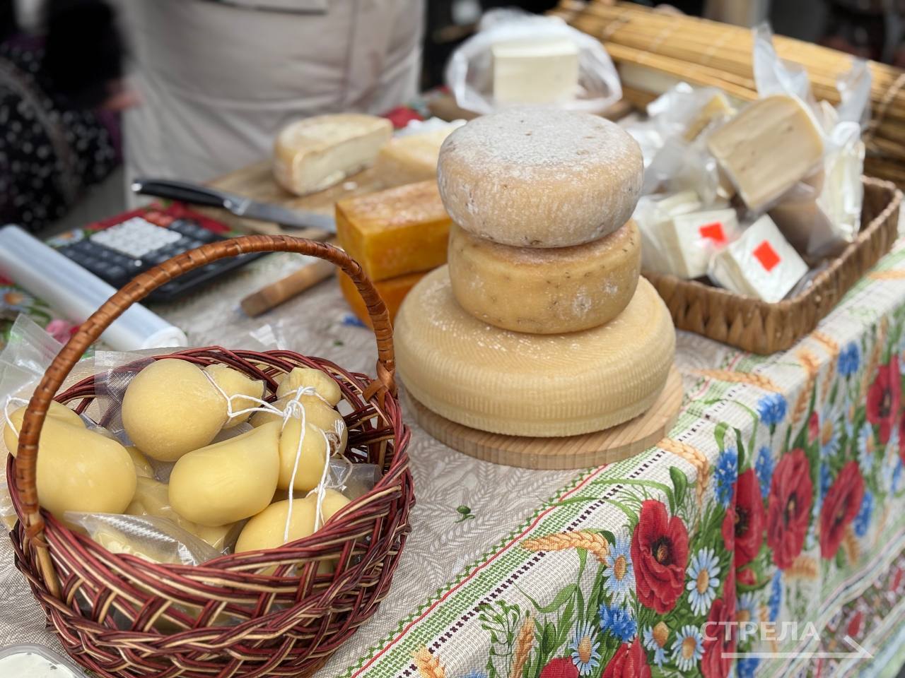 Сегодня, 20 декабря, в Брянске продолжают свою работу ярмарки выходного дня Сегодня, 20 декабря, в Брянске продолжают свою работу ярмарки выходного дня