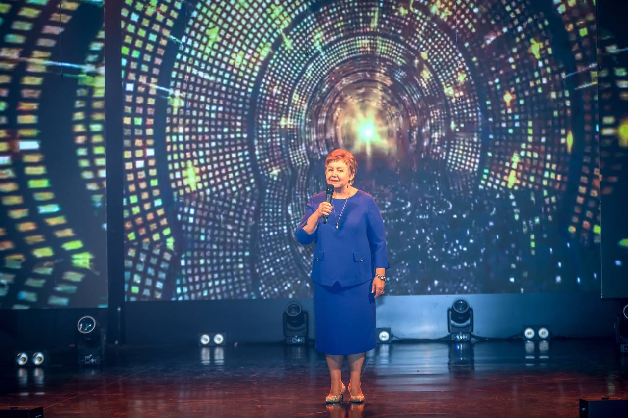 19 декабря Городской дворец культуры железнодорожников отметил свой 70-летний юбилей! 19 декабря Городской дворец культуры железнодорожников отметил свой 70-летний юбилей!