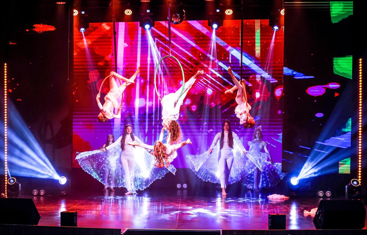 19 декабря Городской дворец культуры железнодорожников отметил свой 70-летний юбилей! 19 декабря Городской дворец культуры железнодорожников отметил свой 70-летний юбилей!