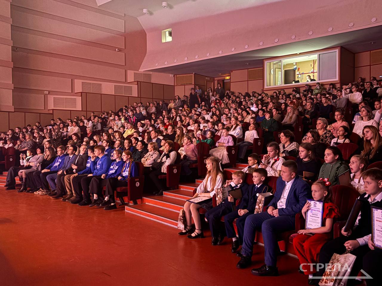 Новогоднее мероприятие для участников благотворительной акции «Тепло маленьких рук» продолжилось праздничным музыкальным спектаклем «Царевна-лягушка» Новогоднее мероприятие для участников благотворительной акции «Тепло маленьких рук» продолжилось праздничным музыкальным спектаклем «Царевна-лягушка»