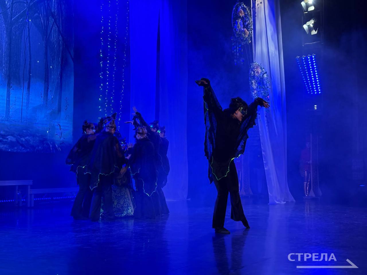 Новогоднее мероприятие для участников благотворительной акции «Тепло маленьких рук» продолжилось праздничным музыкальным спектаклем «Царевна-лягушка»