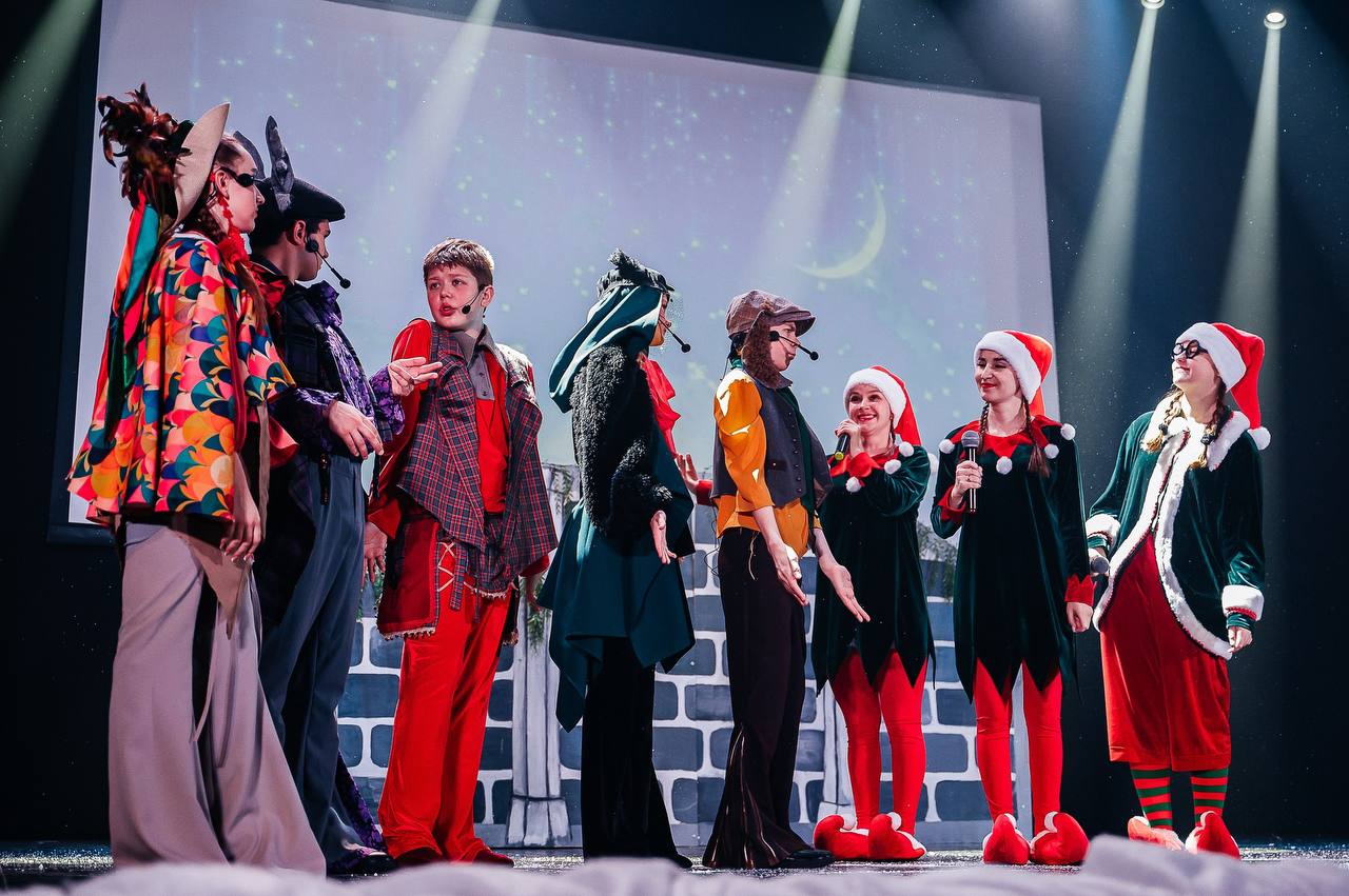 На сцене ГДК им. А. М. Горького состоялась премьера новогоднего спектакля по мотивам сказки братьев Гримм «Бременские музыканты» На сцене ГДК им. А. М. Горького состоялась премьера новогоднего спектакля по мотивам сказки братьев Гримм «Бременские музыканты»