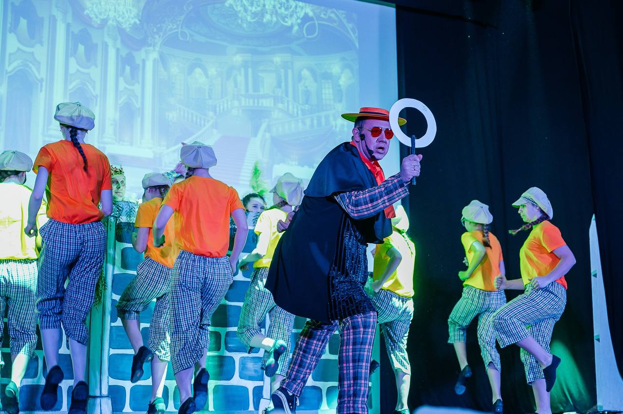 На сцене ГДК им. А. М. Горького состоялась премьера новогоднего спектакля по мотивам сказки братьев Гримм «Бременские музыканты» На сцене ГДК им. А. М. Горького состоялась премьера новогоднего спектакля по мотивам сказки братьев Гримм «Бременские музыканты»