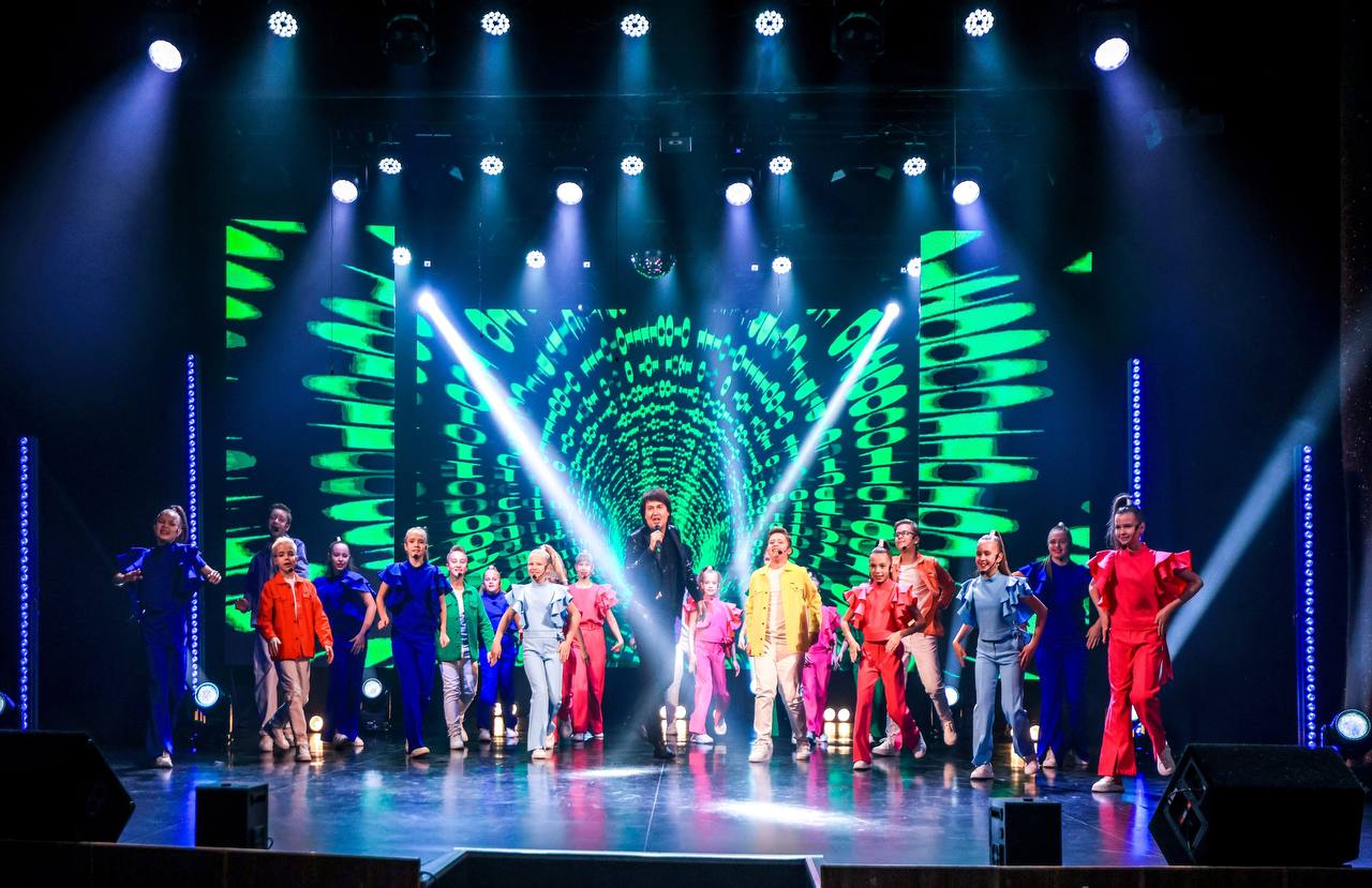 19 декабря Городской дворец культуры железнодорожников отметил свой 70-летний юбилей! 19 декабря Городской дворец культуры железнодорожников отметил свой 70-летний юбилей!