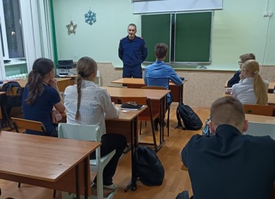 В Брянске заместитель руководителя межрайонного следственного отдела обсудил со школьниками вопросы безопасности