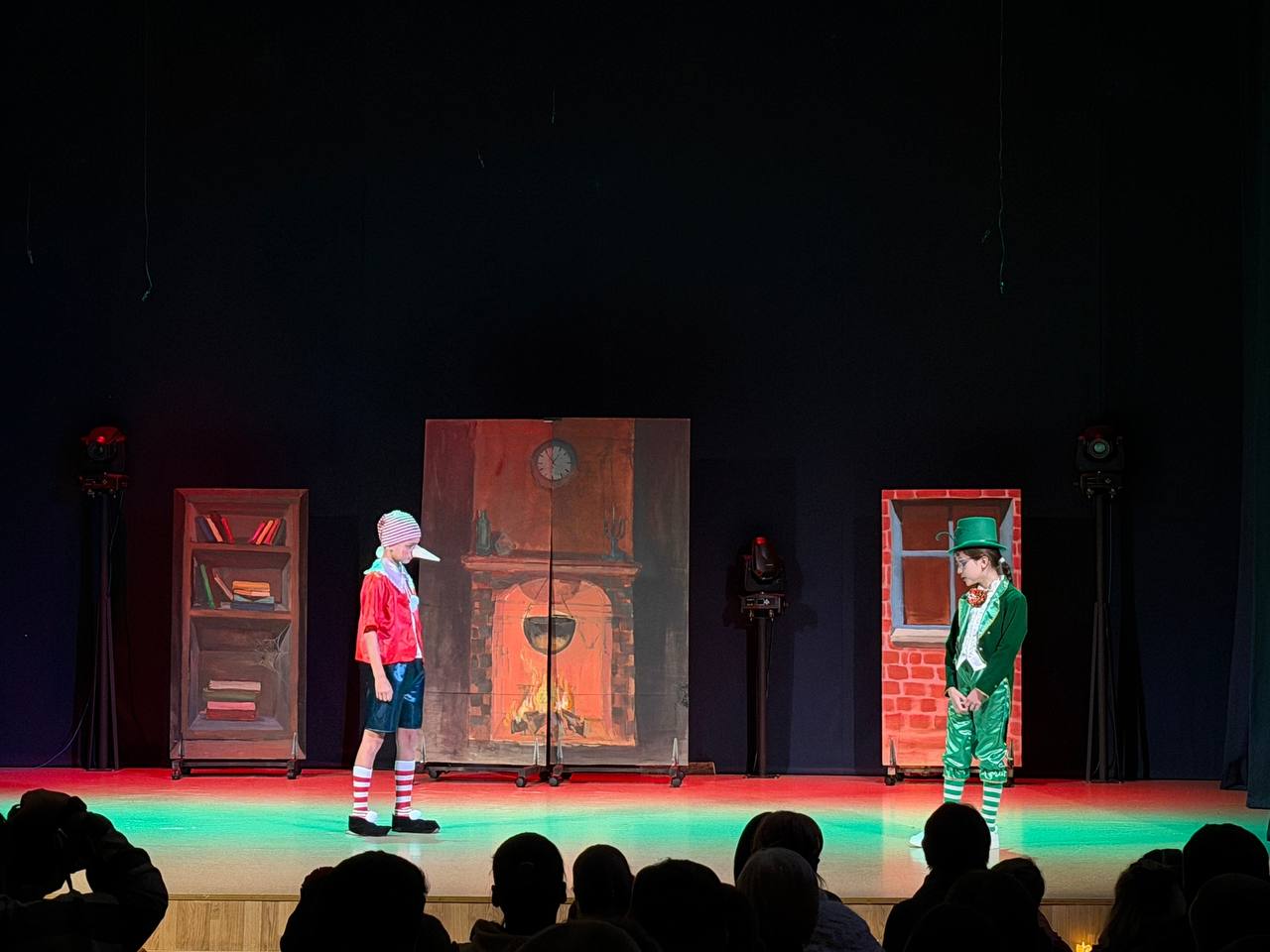 В ГДК Володарского района прошли два замечательных спектакля детской театральной студии «Золотой ключик» В ГДК Володарского района прошли два замечательных спектакля детской театральной студии «Золотой ключик»