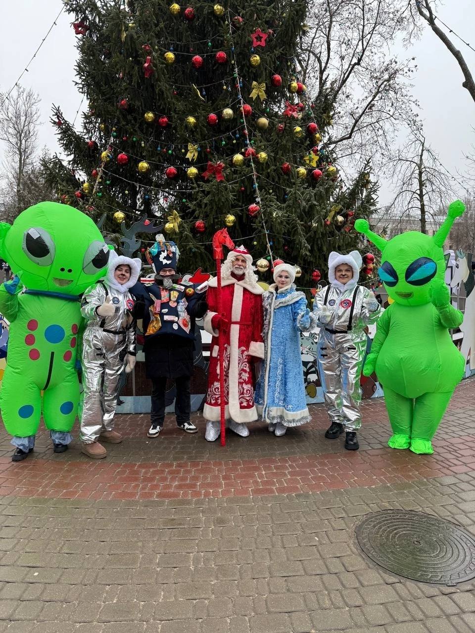 В сквере им. Карла Маркса состоялось торжественное открытие главной городской елки