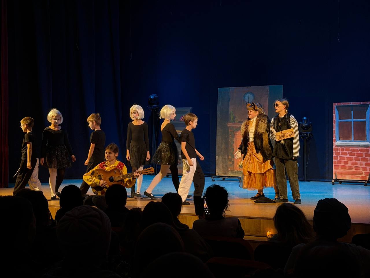 В ГДК Володарского района прошли два замечательных спектакля детской театральной студии «Золотой ключик» В ГДК Володарского района прошли два замечательных спектакля детской театральной студии «Золотой ключик»