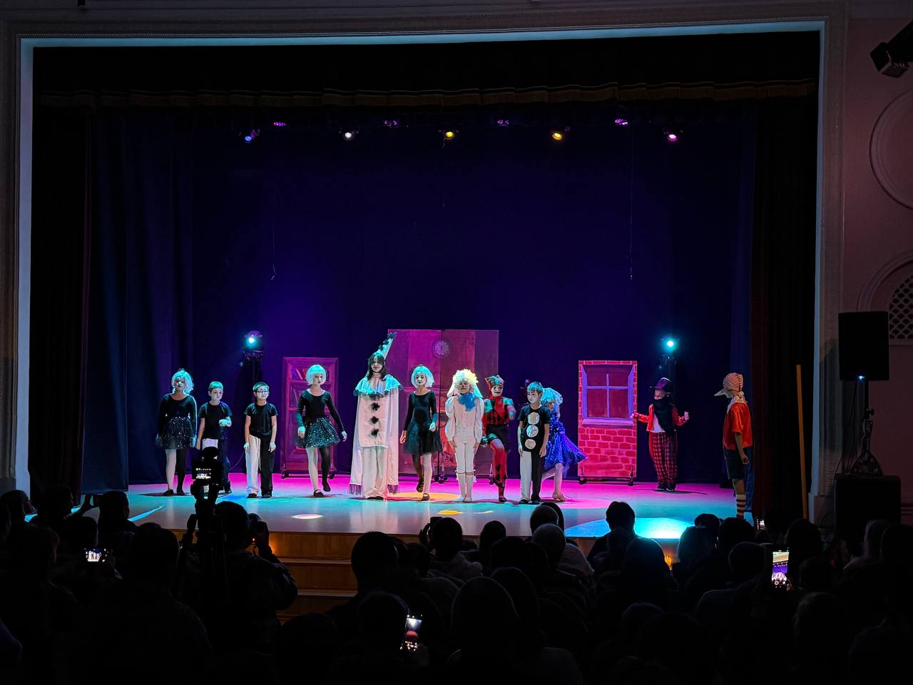 В ГДК Володарского района прошли два замечательных спектакля детской театральной студии «Золотой ключик» В ГДК Володарского района прошли два замечательных спектакля детской театральной студии «Золотой ключик»