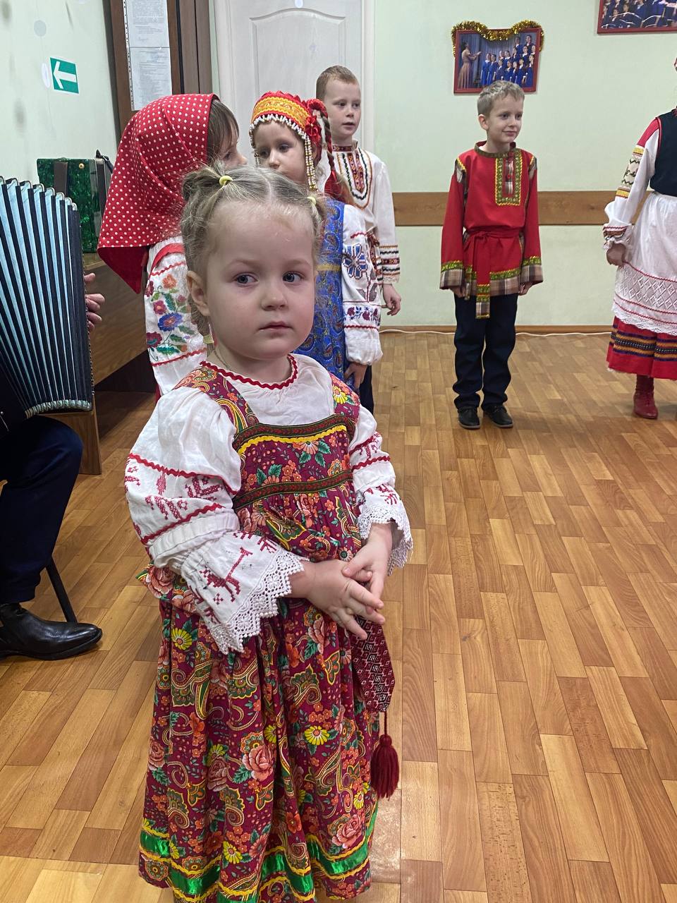 20 декабря состоялся праздничный театрализованный новогодний концерт детского фольклорного ансамбля «Лукошко» (рук 20 декабря состоялся праздничный театрализованный новогодний концерт детского фольклорного ансамбля «Лукошко» (рук