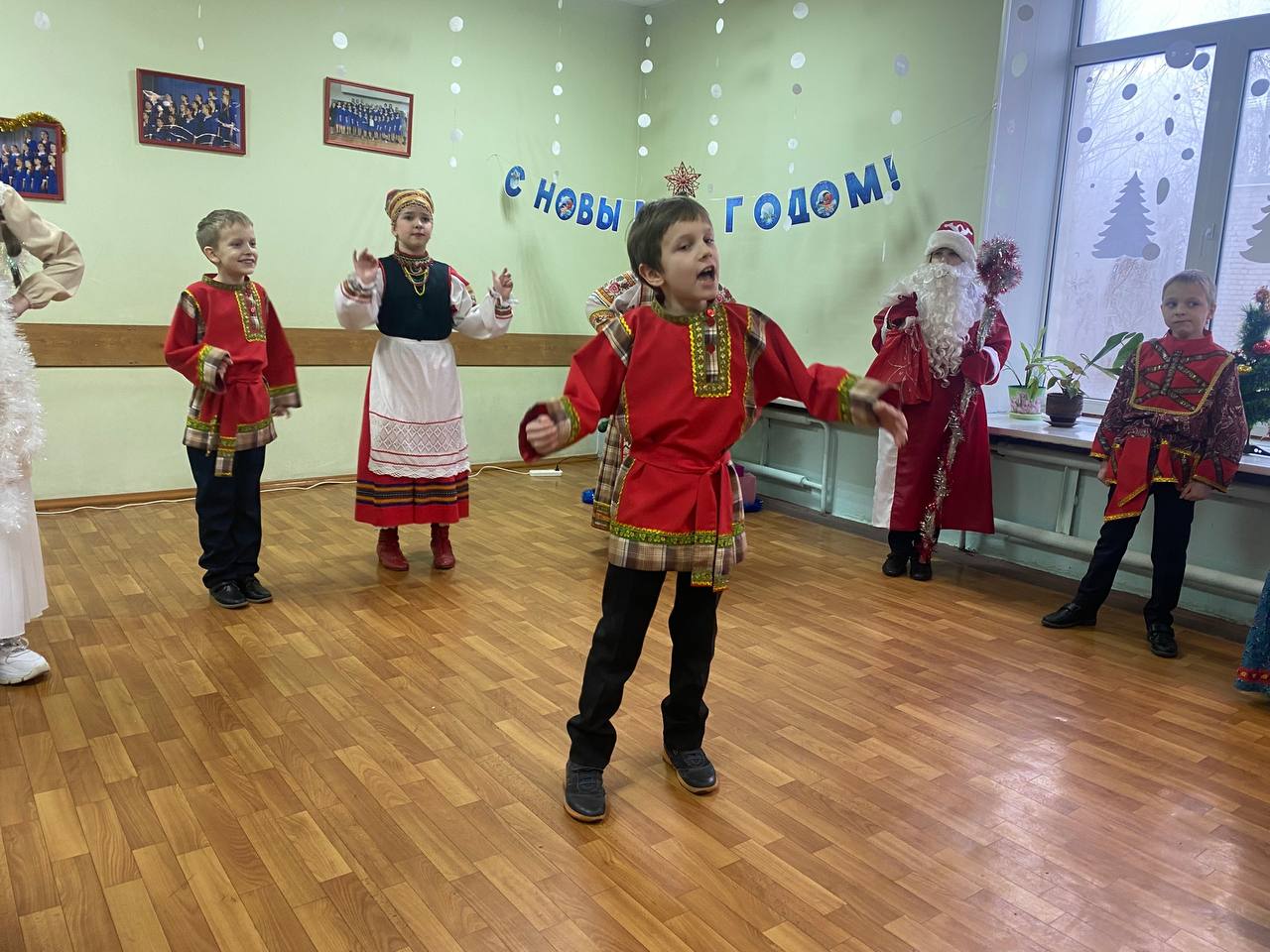 20 декабря состоялся праздничный театрализованный новогодний концерт детского фольклорного ансамбля «Лукошко» (рук 20 декабря состоялся праздничный театрализованный новогодний концерт детского фольклорного ансамбля «Лукошко» (рук