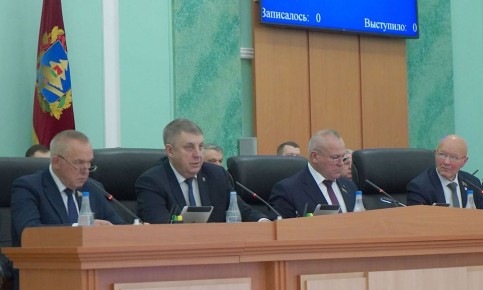 На заседании Брянской областной Думы Губернатор Александр Богомаз выступил с докладом, подробно осветив работу регионального Правительства и представив ключевые направления социально-экономического развития в 2025 году