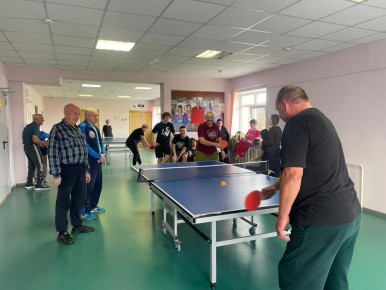 В группе «Здоровье» клуба «Активное долголетие» ГБУ КЦСОН Комаричского района продолжаются спортивные занятия для людей старшего поколения