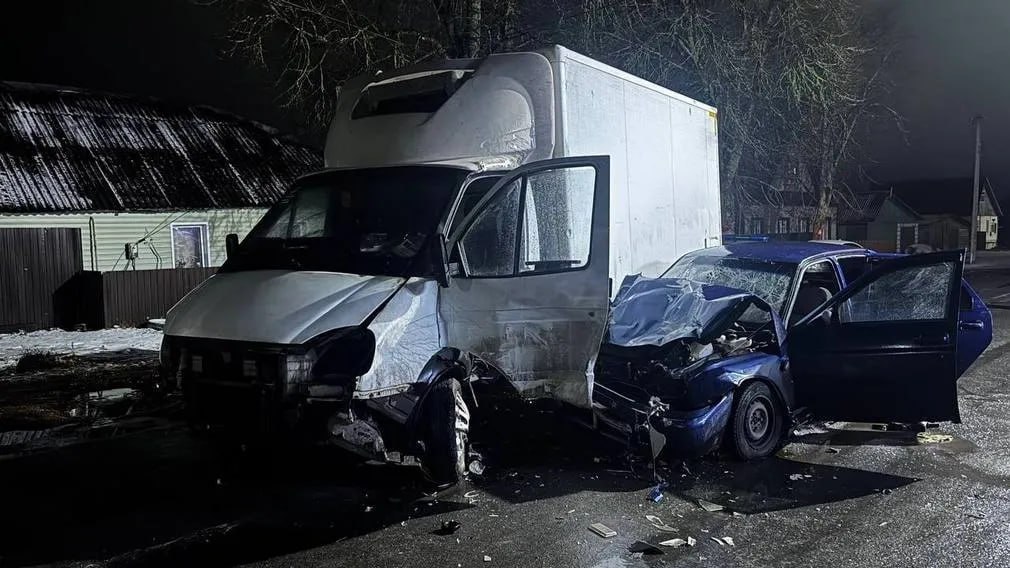 Дорожно-транспортное происшествие произошло вчера, 22 декабря, около 2:15 в поселке Клетня