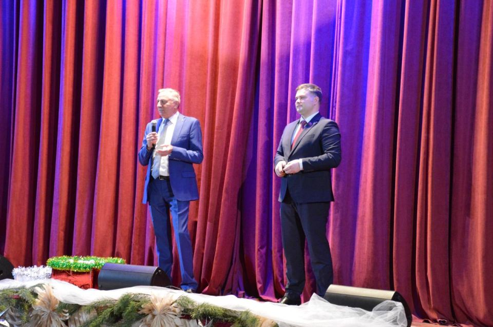 �����, 24 �������, � ���������� ������ ������� � ���������� ��������, ����������� ��� �������� �. ��������� ������������ ��������� ���� ����� ��� ��������� ������