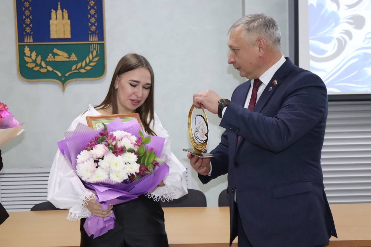 В Брянском районе чествовали лучших педагогов В Брянском районе чествовали лучших педагогов