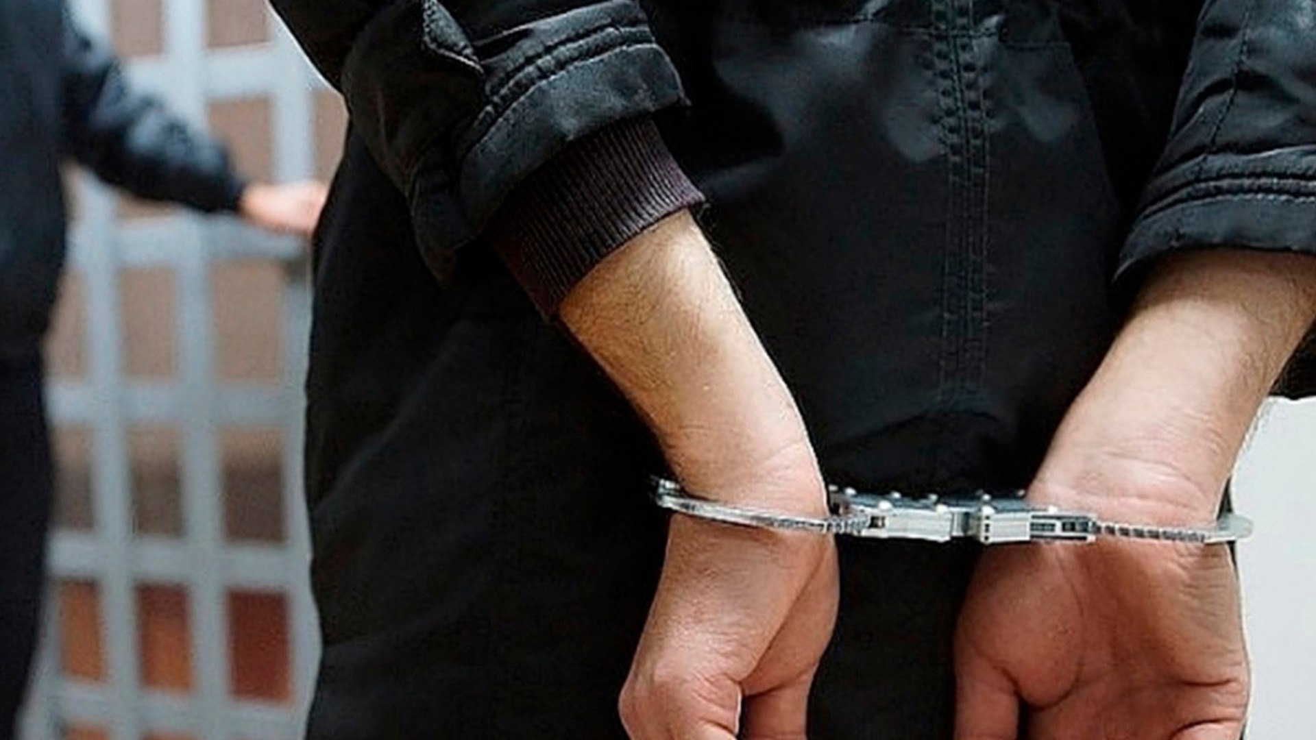 Брянский судебный пристав помог задержать подозреваемых в краже из супермаркета