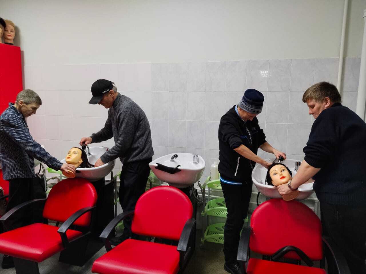 Проживающие Клинцовского ПНИ успешно прошли обучение на базе ГБПОУ "Брянский техникум профессиональных технологий и сфер" Проживающие Клинцовского ПНИ успешно прошли обучение на базе ГБПОУ "Брянский техникум профессиональных технологий и сфер"