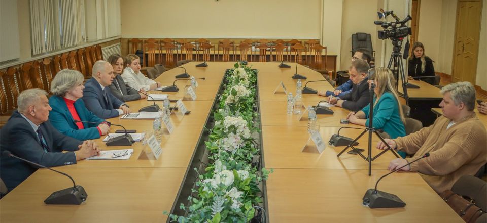 �������� ��������� ��������� � ������������ ������������ � 100000 ������