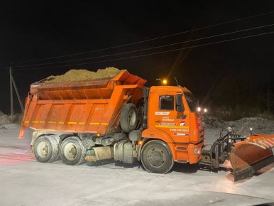 МБУ «Благоустройство» 25.12.2025 с 20:00 по настоящее время занимаются уборкой снега по тротуарам и проезжим частям города