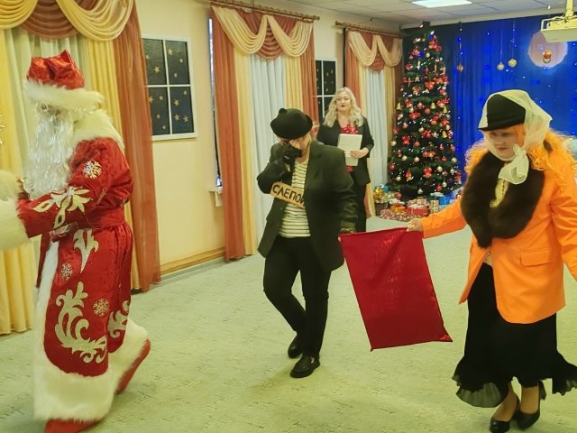 29 декабря в МБДОУ-детский сад №12 «Дюймовочка» у детей старшего дошкольного возраста прошел новогодний утренник «Проделки Лисы Алисы и Кота Базилио у новогодней елки» 29 декабря в МБДОУ-детский сад №12 «Дюймовочка» у детей старшего дошкольного возраста прошел новогодний утренник «Проделки Лисы Алисы и Кота Базилио у новогодней елки»