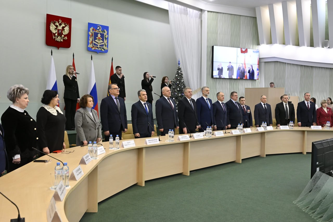 Александр Богомаз: Вручили нашей талантливой молодежи именные стипендии Правительства Брянской области и Брянской областной Думы, а также стипендии имени Петра Лукича Проскурина Александр Богомаз: Вручили нашей талантливой молодежи именные стипендии Правительства Брянской области и Брянской областной Думы, а также стипендии имени Петра Лукича Проскурина