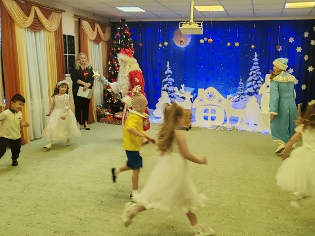 29 декабря в МБДОУ-детский сад №12 «Дюймовочка» у детей старшего дошкольного возраста прошел новогодний утренник «Проделки Лисы Алисы и Кота Базилио у новогодней елки» 29 декабря в МБДОУ-детский сад №12 «Дюймовочка» у детей старшего дошкольного возраста прошел новогодний утренник «Проделки Лисы Алисы и Кота Базилио у новогодней елки»