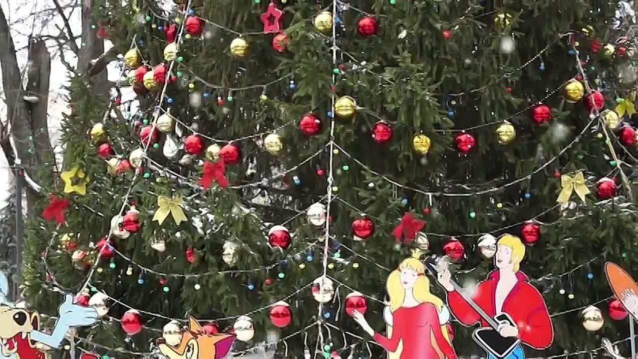 В рамках акции «Ёлка желаний» полицейские исполнили мечты девочек из Брянска